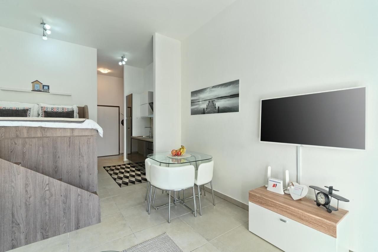 Terrace Apartment Danny Kastela Bagian luar foto