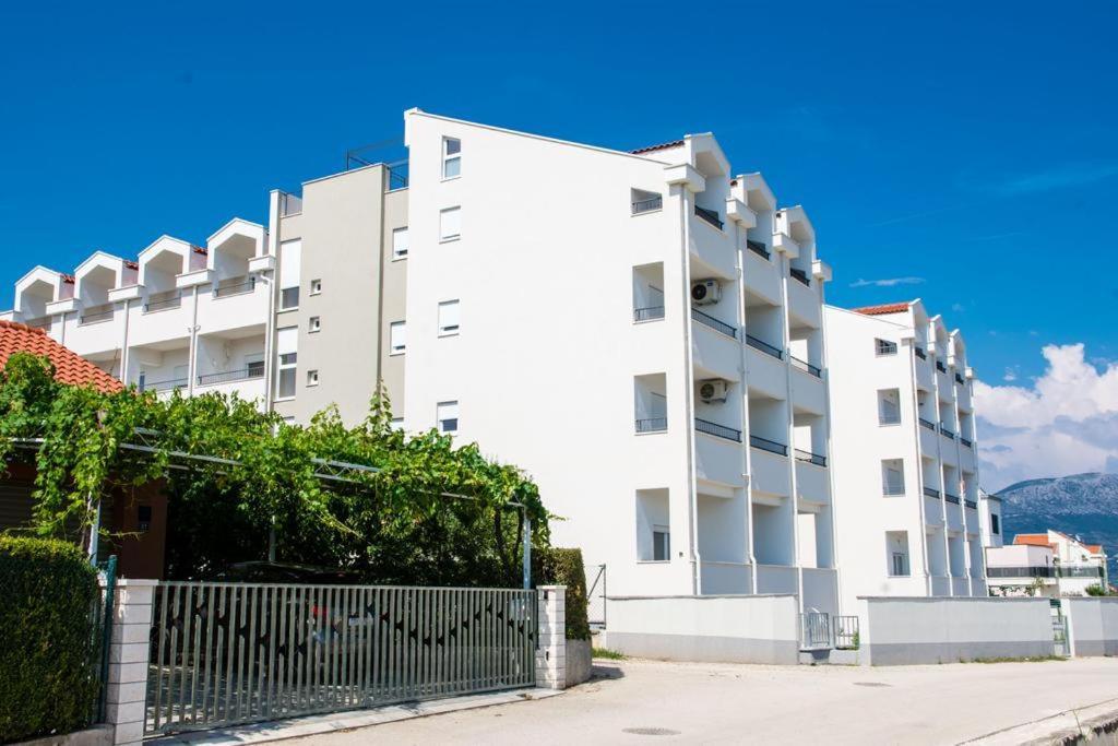 Terrace Apartment Danny Kastela Bagian luar foto